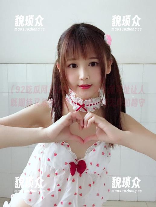 92吃瓜网，那个新网址让人既期待又紧张，仿佛在等一场无尽的蹲守赛。