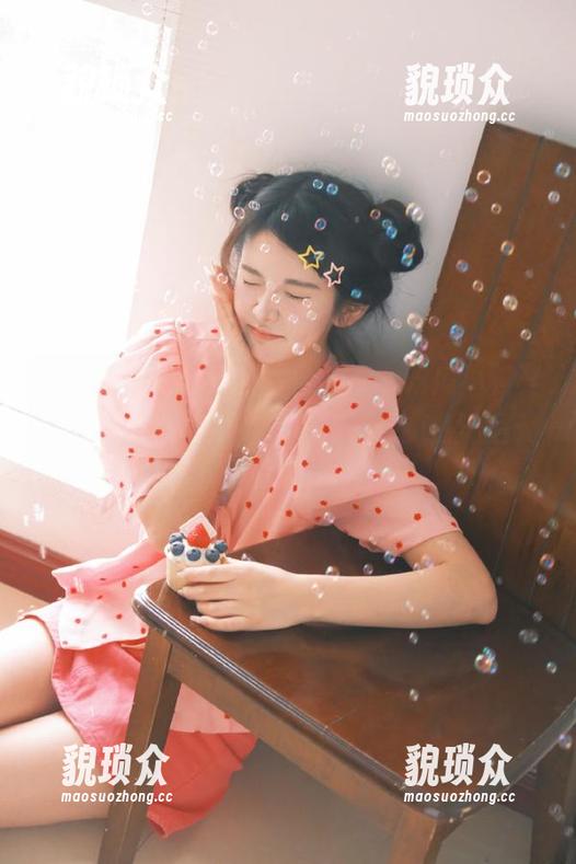 登录后你会发现，吃瓜福利其实是另一种享受，陶醉在八卦的海洋里就好了。
